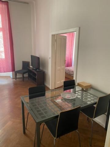 פראג Large 3 Bedroom Family Apartment Close To The River מראה חיצוני תמונה